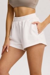 Damskie spodenki dresowe Rough Radical Cotton Active Shorts Women. Czerwone szorty sportowe damskie ROUGH RADICAL, s, bez wzorów, z bawełny, eleganckie, na fitness i siłownię. Za 109.90 zł.