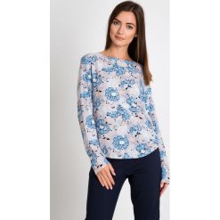 Szara bluzka w niebieskie kwiaty QUIOSQUE. Bluzki damskie marki QUIOSQUE. W wyprzedaży za 39.99 zł.