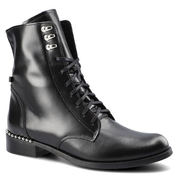Botki damskie Pro-Moda, sznurowany fason cholewka ze skóry naturalnej podwyższona cholewka za kostkę gładka smukła forma niski stabilny obcas dekorac. Czarne kozaki damskie PRO-MODA, z jeansu, za kostkę, bez obcasa, na obcasie. Za 279.00 zł.