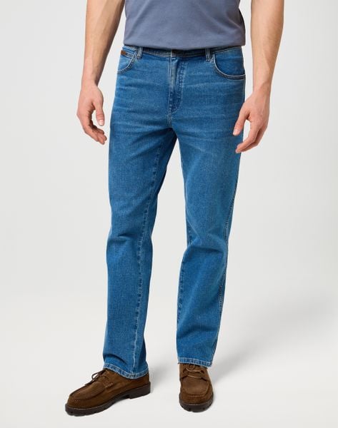 MESKIE SPODNIE JEANSOWE WRANGLER TEXAS GRANITE BOULDER 112373154. Spodnie materiałowe męskie Wrangler, l, bez wzorów, z jeansu. Za 219.99 zł.
