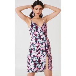 NA-KD Bieliźniana sukienka z falbanką - Pink,Multicolor. Sukienki damskie NA-KD, z falbankami. Za 40.95 zł.