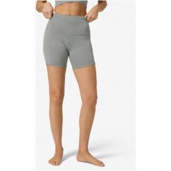 Szorty damskie SUPER.NATURAL W Liquid Flow Shorts. Szare szorty sportowe damskie super.natural, m, bez wzorów, z materiału, sportowe, do biegania. Za 249.99 zł.