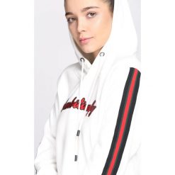 Biała Bluza Peace. Białe bluzy damskie Born2be. Za 64.99 zł.
