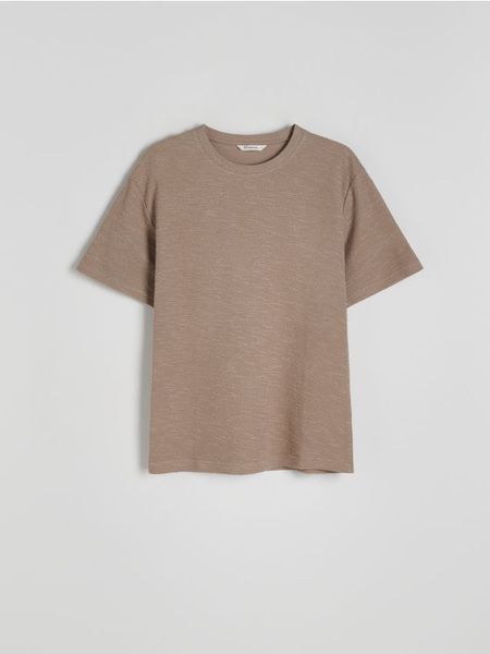 Strukturalny t-shirt relaxed fit - brązowy. Brązowe t-shirty męskie Reserved, l, bez wzorów, z bawełny, bez kołnierzyka. W wyprzedaży za 45.99 zł.