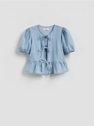 Bluzka z wiązaniem - niebieski. Niebieskie bluzki damskie Reserved, l, bez wzorów, z bawełny, bez kołnierzyka, bez ramiączek. Za 119.99 zł.