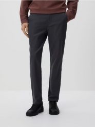 Spodnie chino carrot - ciemnoszary. Szare spodnie materiałowe męskie Reserved, l, bez wzorów, z tkaniny. Za 159.99 zł.