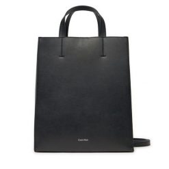 Torebka Calvin Klein. Czarne torebki do ręki damskie Calvin Klein, bez wzorów, klasyczne, bez dodatków. Za 899.99 zł.