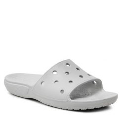 Klapki Crocs. Czarne klapki damskie Crocs, bez wzorów, bez obcasa. Za 179.99 zł.