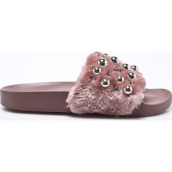 Steve Madden - Klapki Yeah. Szare klapki damskie Steve Madden, z materiału. W wyprzedaży za 129.90 zł.