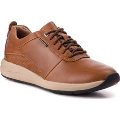 Półbuty CLARKS - Un Coast Plain 261328087 Dark Tan Lea. Półbuty na co dzień męskie marki Clarks. W wyprzedaży za 349.00 zł.