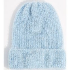 Czapka beanie z połyskującym włosiem - Niebieski. Niebieskie czapki i kapelusze damskie Mohito. Za 39.99 zł.