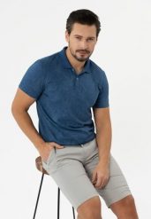 Koszulka polo z wzorem O-KOBALT. Niebieskie koszulki polo męskie Volcano, m, bez wzorów, z bawełny, wakacyjne, bez ramiączek. Za 99.99 zł.