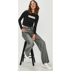 Calvin Klein Jeans - Spodnie. Szare jeansy damskie Calvin Klein Jeans, z jeansu. Za 649.90 zł.