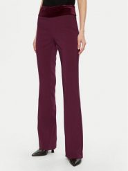 Rinascimento Spodnie materiałowe CFC0121874003 Bordowy Regular Fit. Czerwone spodnie materiałowe damskie Rinascimento, m, bez wzorów, z materiału. Za 219.99 zł.