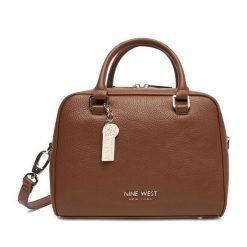 Torebka Nine West. Brązowe torebki do ręki damskie Nine West, bez wzorów, klasyczne, bez dodatków. Za 369.99 zł.