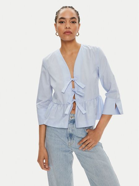 ViCOLO Bluzka TB1518 Niebieski Regular Fit. Niebieskie bluzki damskie ViCOLO, m, bez wzorów, z bawełny, bez kołnierzyka, bez ramiączek. Za 189.99 zł.