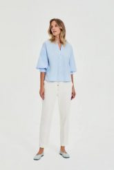 Spodnie w kant białe. Białe spodnie materiałowe damskie MOODO, l, bez wzorów, z bawełny. Za 159.99 zł.