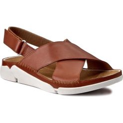 Sandały CLARKS - Tri Alexia 261259424 Tan Leather. Klapki damskie Clarks. W wyprzedaży za 199.00 zł.