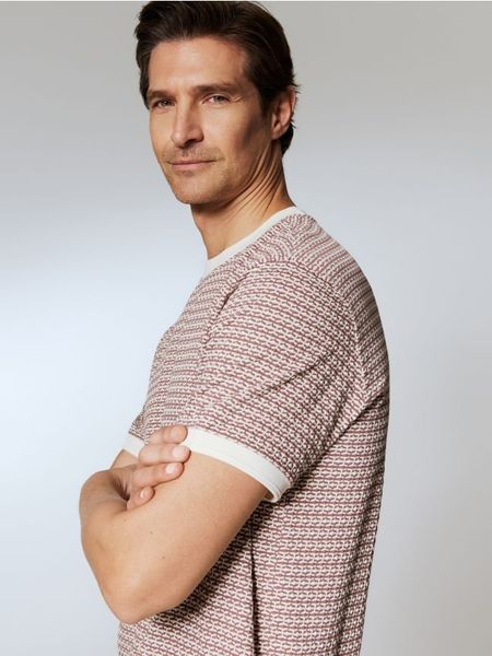 T-shirt regular fit - brudny róż. Czerwone t-shirty męskie Reserved, l, bez wzorów, z bawełny, bez kołnierzyka. W wyprzedaży za 65.99 zł.