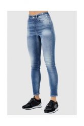GUESS Niebieskie jeansy damskie z wysokim stanem, Rozmiar 25/29. Niebieskie jeansy damskie Guess, z podwyższonym stanem. W wyprzedaży za 279.99 zł.