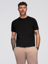 Męska koszulka COMFORT FIT z raglanowym rękawem – czarna V2. Czarne t-shirty męskie Ombre Clothing, m, z aplikacjami, z bawełny, casualowe, bez kołnierzyka. W wyprzedaży za 81.24 zł.