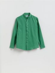 Gładka koszula regular fit - zielony. Zielone koszule męskie Reserved, l, bez wzorów, z bawełny, bez kołnierzyka, bez ramiączek. Za 139.99 zł.