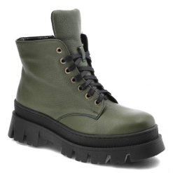 Botki damskie Blu, ze skóry naturalnej z wiązaną konstrukcją zabudowaną cholewką masywną podeszw, zielone, 99-13 G. Zielone botki damskie Blu, na jesień, ze skóry, eleganckie, bez obcasa, na płaskiej podeszwie, bez zapięcia. Za 329.00 zł.