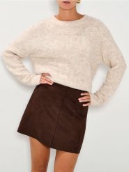 Sweter z długim rękawem - beżowy. Brązowe swetry damskie Sinsay, l, bez wzorów, bez kołnierzyka, bez ramiączek, długie, bez kaptura. Za 49.99 zł.