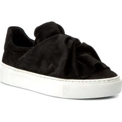 Półbuty BRONX - ByardenX 65913-L Black 01. Czarne półbuty damskie Bronx, bez wzorów, z materiału, bez obcasa, na koturnie, bez zapięcia. W wyprzedaży za 239.00 zł.