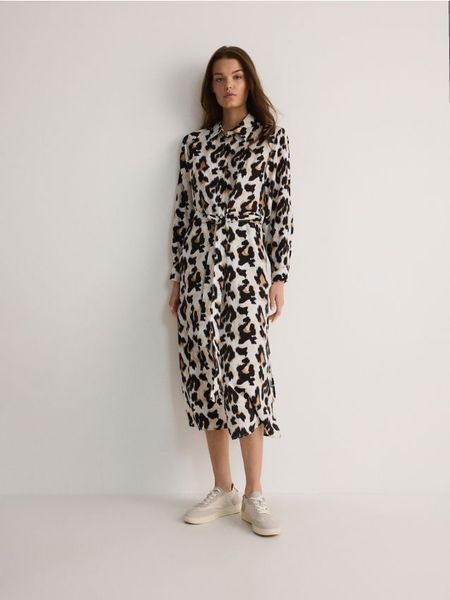 Sukienka midi ze zwierzęcym wzorem - beżowy. Brązowe sukienki damskie Reserved, l, bez wzorów, z tkaniny, bez kołnierzyka, bez ramiączek, midi, dopasowane. W wyprzedaży za 49.99 zł.