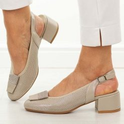 Złote sandały damskie na obcasie Potocki 12817. Żółte sandały damskie POTOCKI, z aplikacjami, ze skóry, bez obcasa, na obcasie, bez zapięcia. Za 179.00 zł.