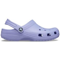 Klapki dla dorosłych Crocs Classic. Fioletowe skarpety damskie Crocs, bez wzorów. Za 239.99 zł.