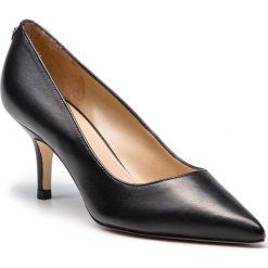 Szpilki GUESS - FLDS24 LEA08 BLACK. Czarne szpilki damskie Guess, z materiału. Za 579.00 zł.