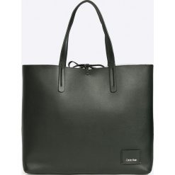Calvin Klein Jeans - Torebka dwustronna. Torby na ramię damskie marki Calvin Klein Jeans. W wyprzedaży za 479.90 zł.