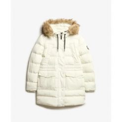 Kurtka puchowa o średniej długości z sztucznego futra damska Superdry. Białe kurtki damskie Superdry., bez wzorów, z puchu, bez kaptura. W wyprzedaży za 694.05 zł.