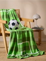 Zestaw koc i poduszka z motywem piłki nożnej 2 pack - zielony. Zielone kocyki dla dzieci Sinsay. Za 59.99 zł.