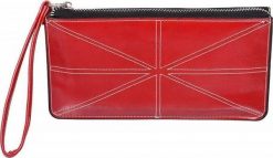 Damski portfel a'la piórnik z eko skóry, z przegródkami na karty i smyczką Nie dotyczy. Portfele damskie NoName, bez wzorów, ze skóry. Za 46.72 zł.