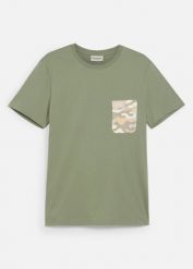 T-shirt z kieszonką na piersi, z bawełny organicznej, slim fit. Zielone t-shirty męskie bonprix, l, bez wzorów, z bawełny, bez kołnierzyka. Za 19.99 zł.