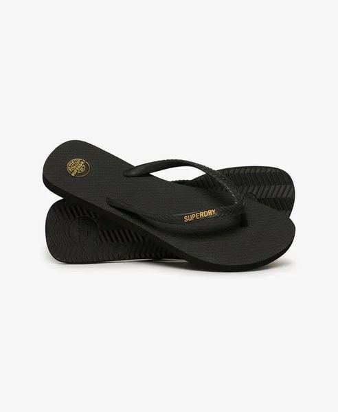 Superdry Damskie Klapki Core Essential z gumy – Black. Czarne klapki damskie Superdry., bez wzorów, klasyczne, bez obcasa. Za 115.85 zł.