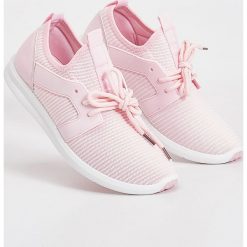 Buty sportowe - Różowy. Czerwone obuwie sportowe damskie Sinsay. W wyprzedaży za 39.99 zł.