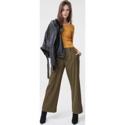 Żółty Sweter Interpretiv. Żółte swetry damskie Born2be, s, bez wzorów, z materiału, eleganckie, bez kołnierzyka, bez ramiączek, długie, bez kaptura. Za 69.99 zł.