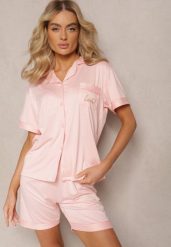 Różowy Komplet Piżamowy z Krótką Koszulą z Napisem i Szortami Finetta. Czerwone koszule nocne damskie Renee, xl, bez wzorów, z satyny, krótkie. Za 44.99 zł.