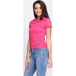 Fuksjowa Bluzka All Apparel. Bluzki damskie Born2be, s, z aplikacjami, z koronki, bez kołnierzyka, bez ramiączek. Za 24.99 zł.