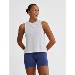 Damski tank top Hummel Mt Vanja. Białe t-shirty damskie Hummel, bez wzorów, casualowe, bez kołnierzyka. Za 170.50 zł.