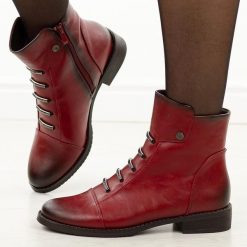 Czerwone płaskie botki damskie Jezzi Asa62-16. Czerwone botki damskie Jezzi, na jesień, ze skóry, biznesowe, bez obcasa, na obcasie, bez zapięcia. Za 249.00 zł.