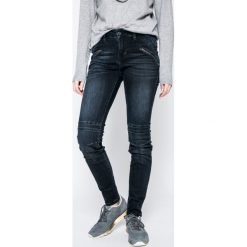 Mustang - Jeansy Jasmin. Niebieskie jeansy damskie Mustang. W wyprzedaży za 179.90 zł.