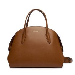 Torebka Coccinelle. Brązowe torebki do ręki damskie Coccinelle, bez wzorów, klasyczne, bez dodatków. Za 1,949.00 zł.