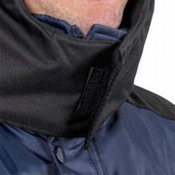 BALTIC - Kurtka ocieplana podszewka stójka suwak listwa napy 4 kieszenie 100% poliester 120 g/m2 kaptur odpinany - cs 3XL. Kurtki męskie Reis, m, bez wzorów, z poliesteru, bez kaptura. Za 226.26 zł.