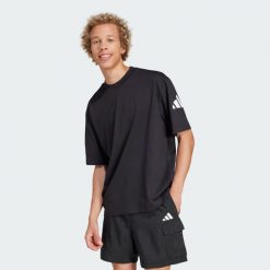 Koszulka Essentials Loose Fit 3 Bar Logo. Białe buty sportowe męskie Adidas, z bawełny, bez zapięcia, na fitness i siłownię. Za 139.00 zł.