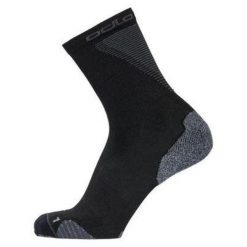 Skarpetki do biegania Odlo CERAMICOOL RUN. Czarne skarpety damskie Odlo, bez wzorów. Za 82.00 zł.